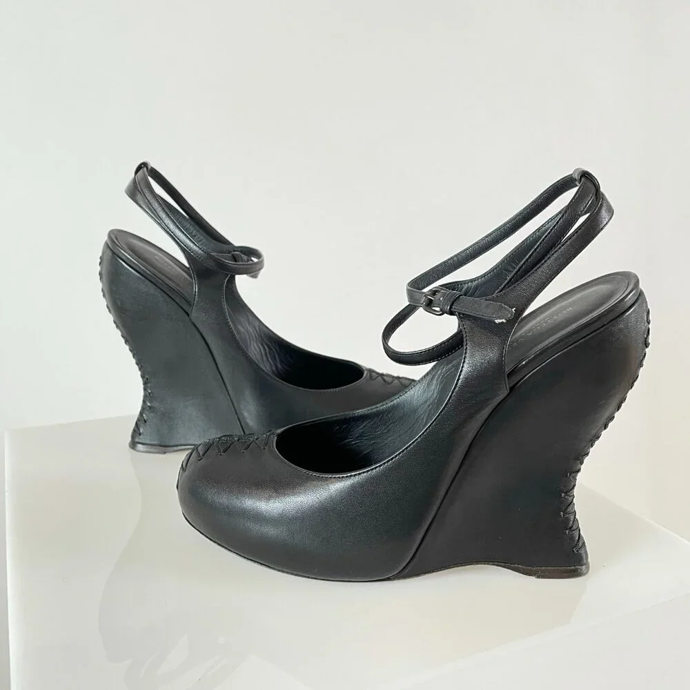 Runway | Bottega Veneta 2010 Corset Wedge Heels Black Leather Curved Platform 39